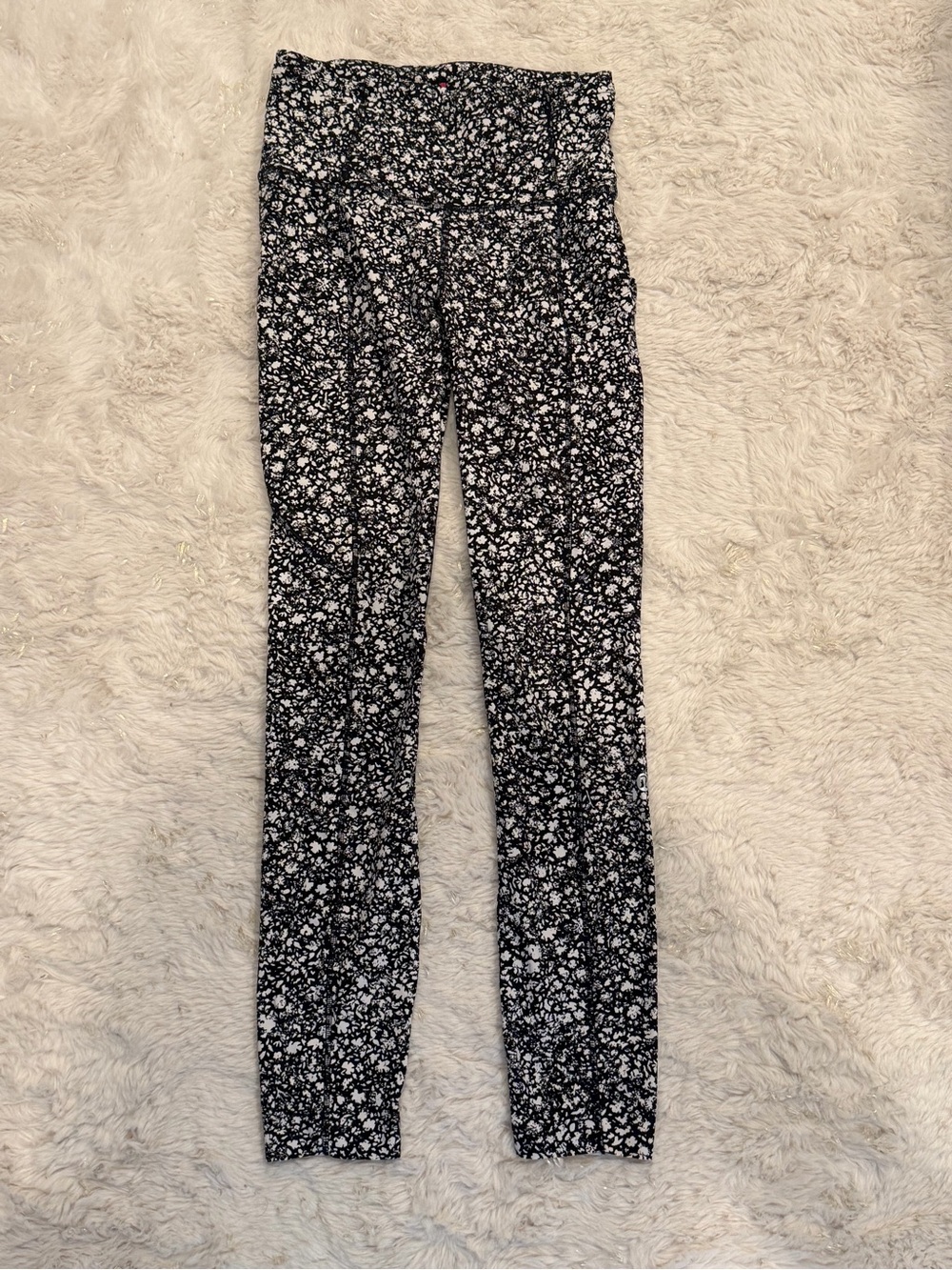 Lululemon Athletica Black & White Micro Floral Leggings Full Length XXS 2 GUC